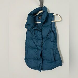 Athleta down puffy vest green blue